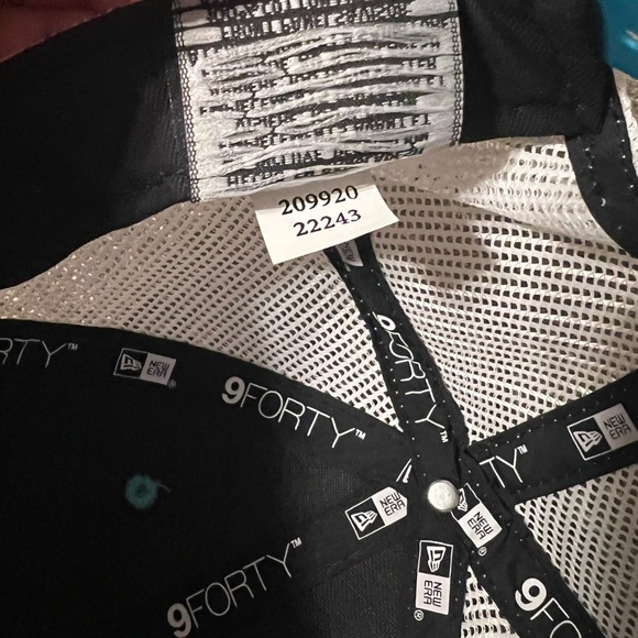 New Era Charlotte Hornets 9FORTY Cap - Picture 11 of 12